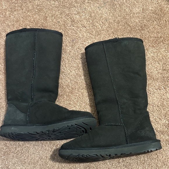 EUC UGG Tall Black Shearling Lined Boots Size 6 - Picture 11 of 12